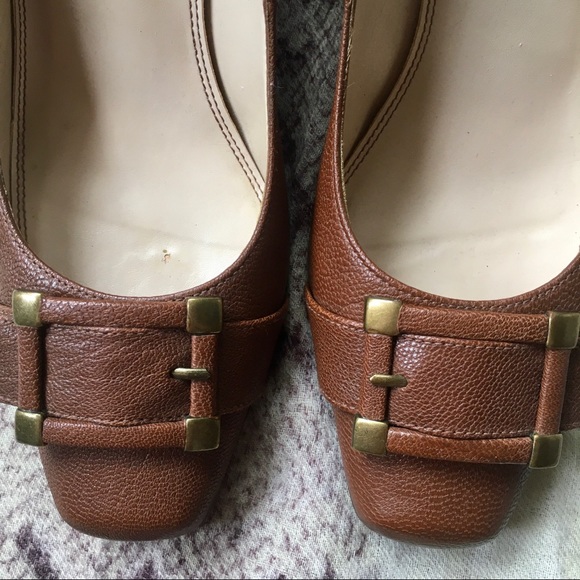 🤎 Talbots Brown Leather Pumps | Gold Buckle | EUC | Classic Heel - Picture 3 of 5